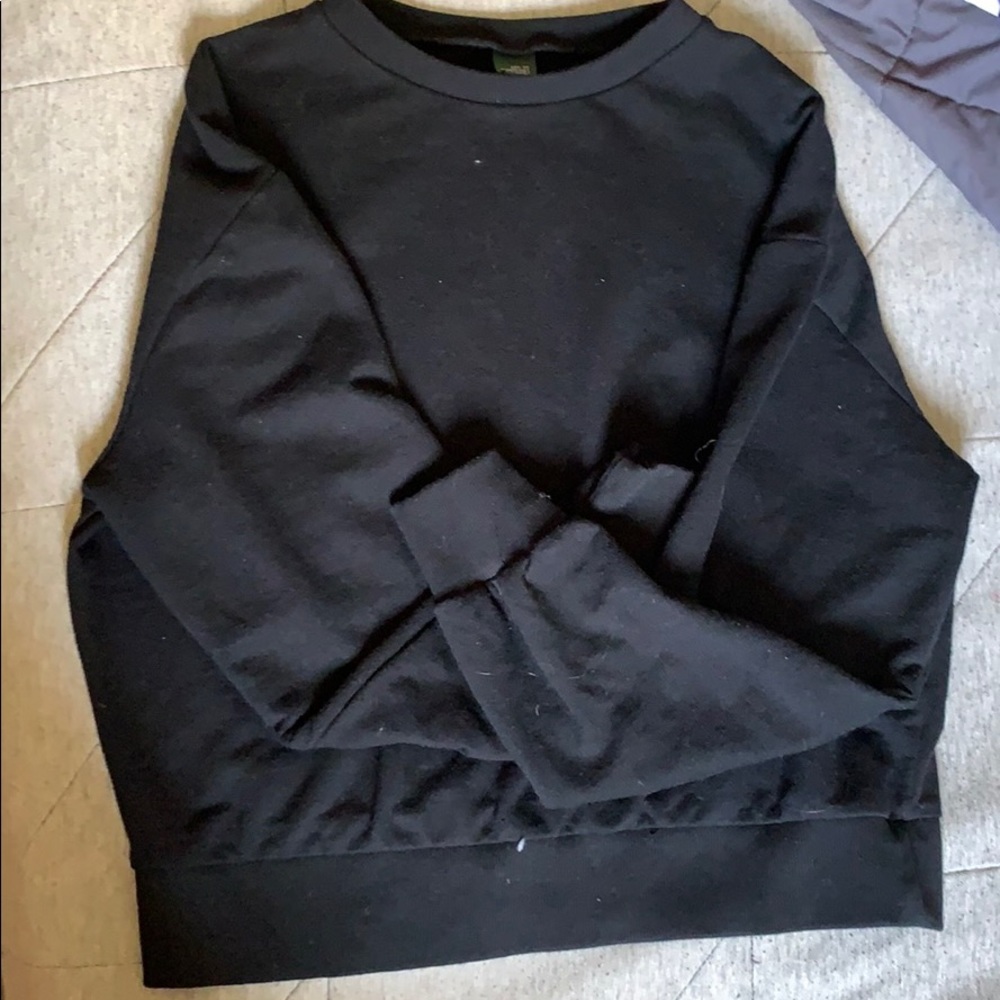 Black pull over